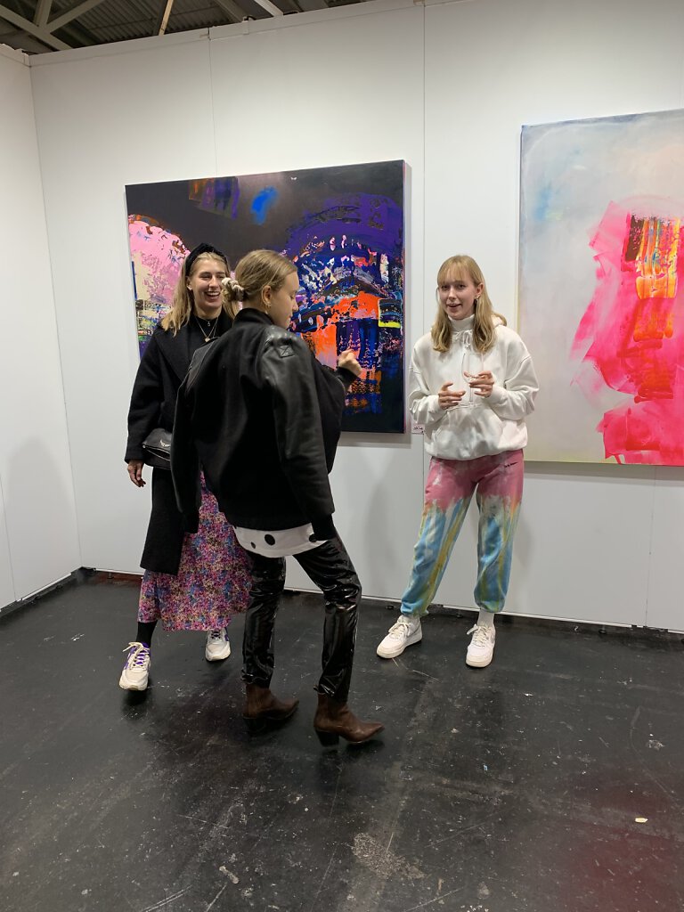 Die jungen Kunstliebhaberinnen